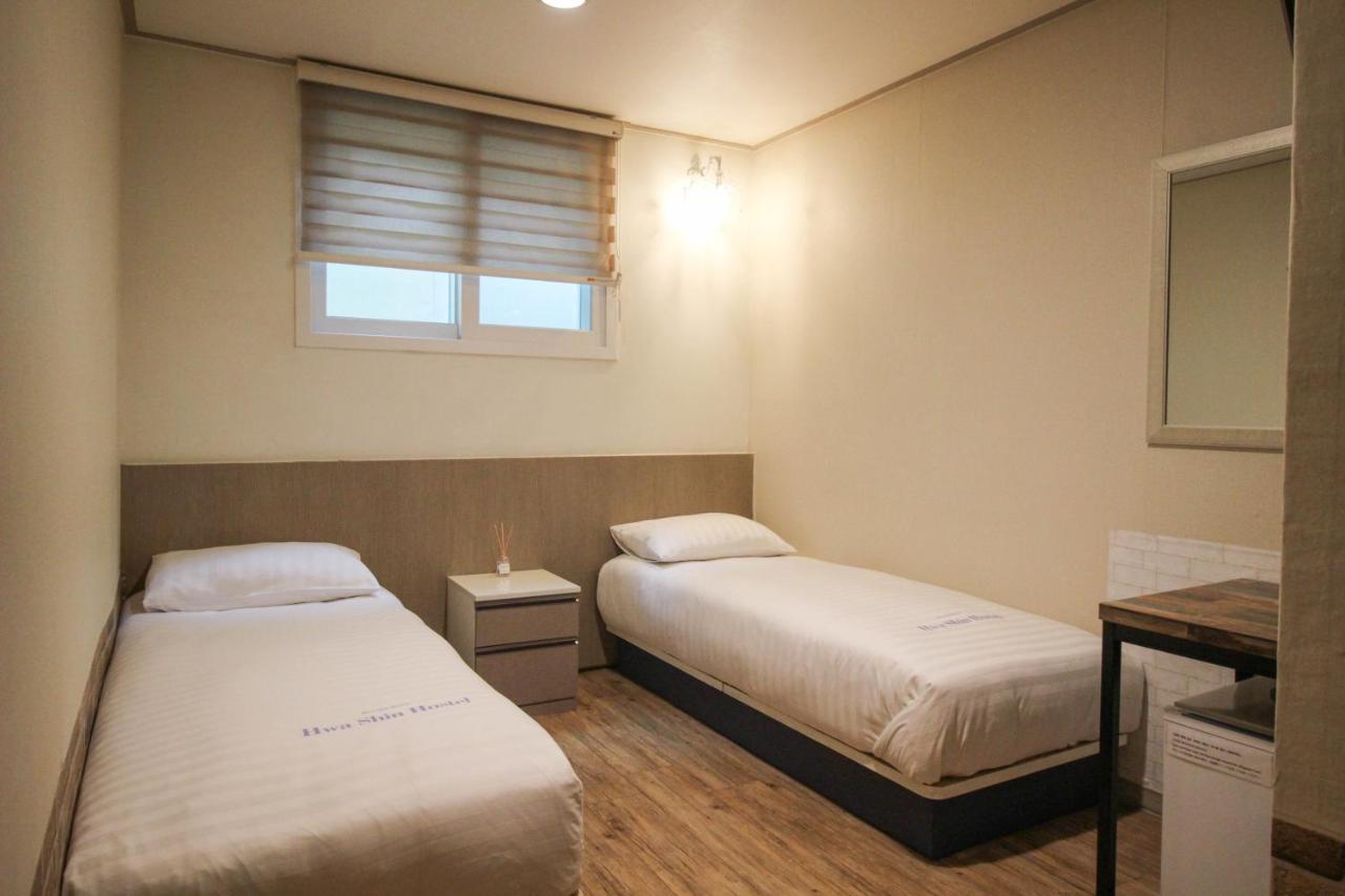 Dongdaemun Hwashin Hostel Seoul Bagian luar foto
