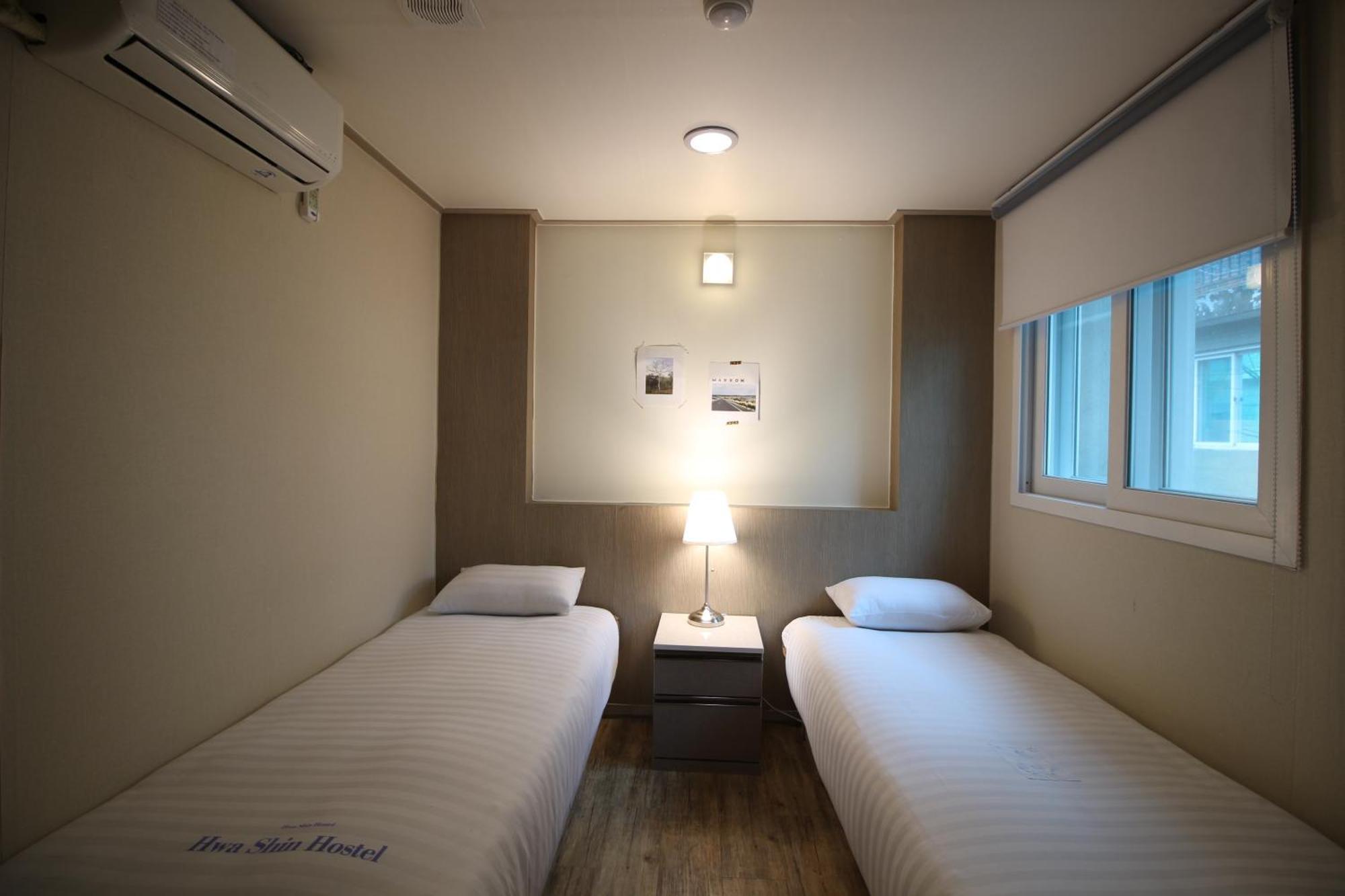Dongdaemun Hwashin Hostel Seoul Bagian luar foto