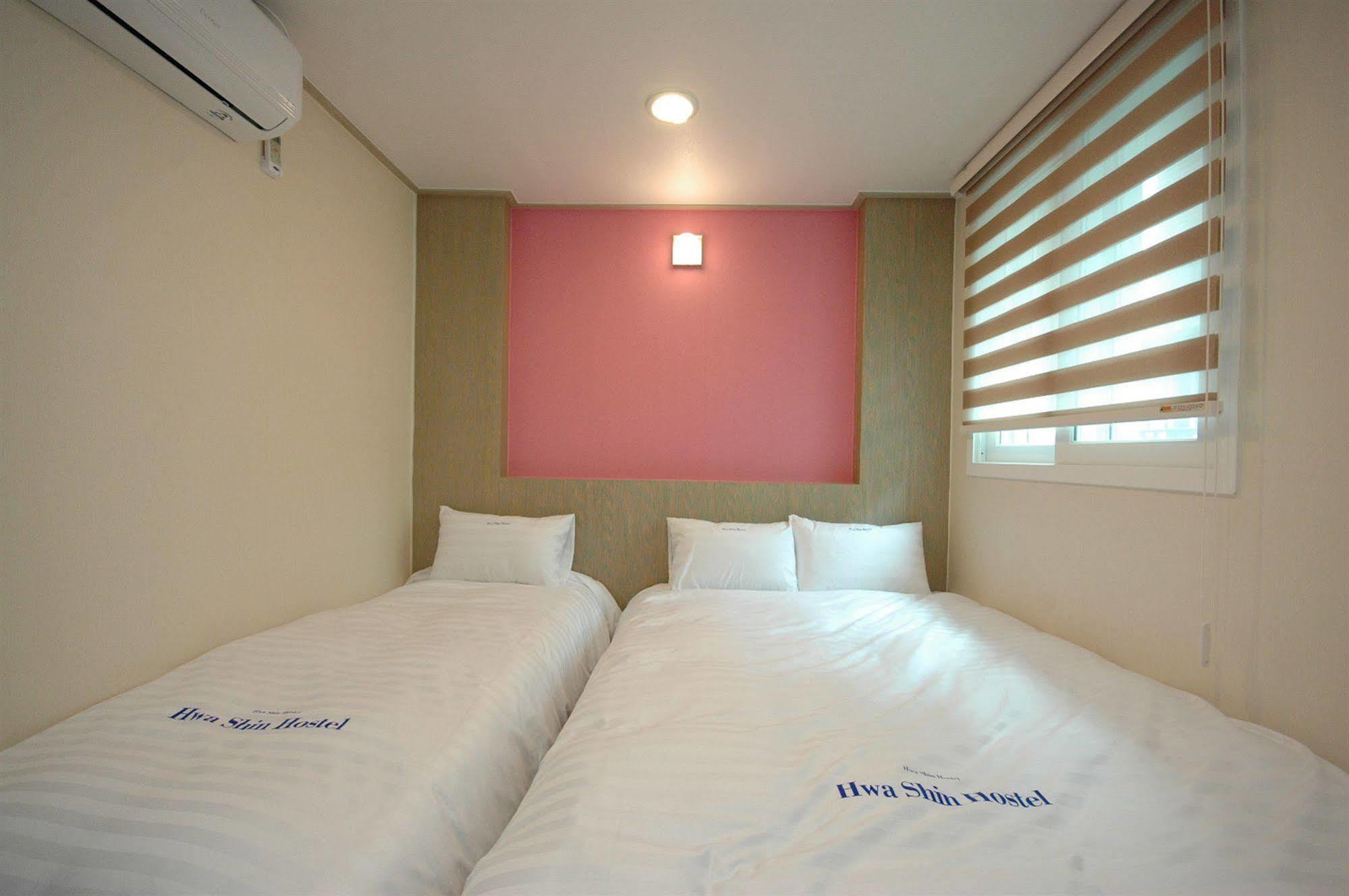 Dongdaemun Hwashin Hostel Seoul Bagian luar foto