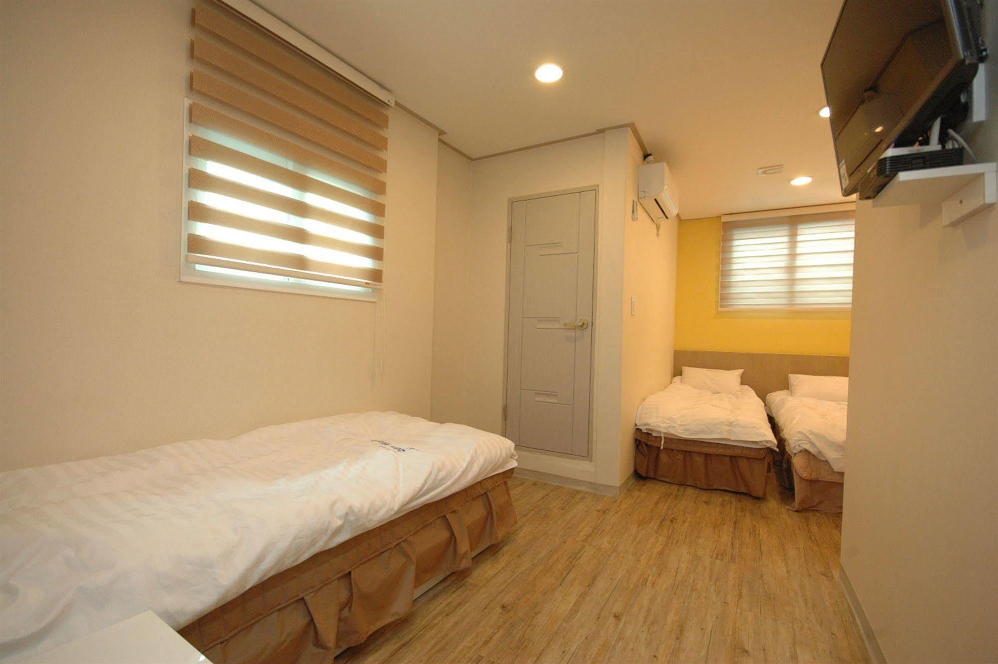 Dongdaemun Hwashin Hostel Seoul Bagian luar foto